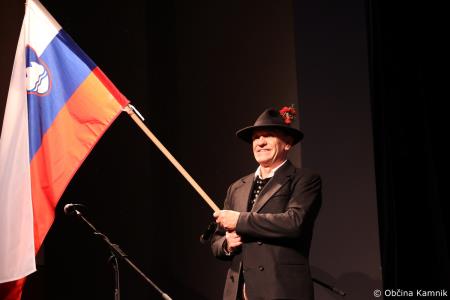 Ples in glasba izpod kamniških planin v izvedbi Folklorne skupine Kamnik in njihovih prijateljev  (96)